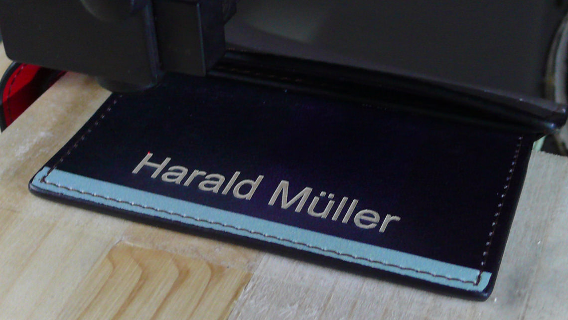 Ledergeldbeutel individualisieren