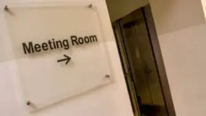 Bueroaustattung und Beschilderung für Unternehmen